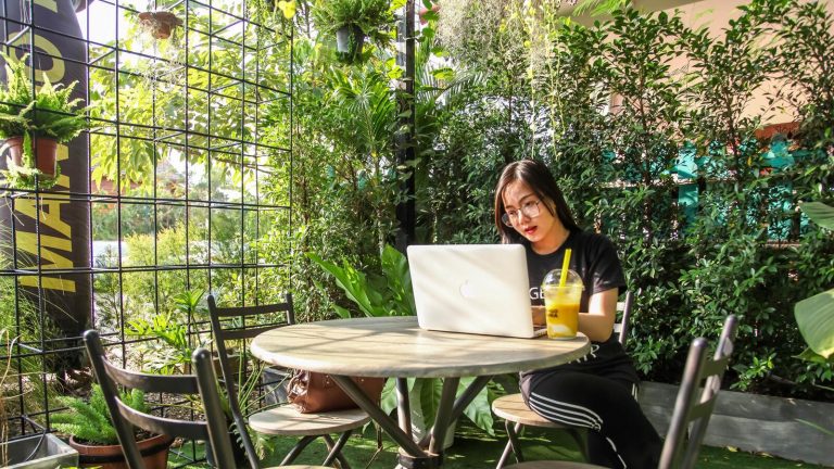Why You Should Make 2023 The Year You Become a Digital Nomad