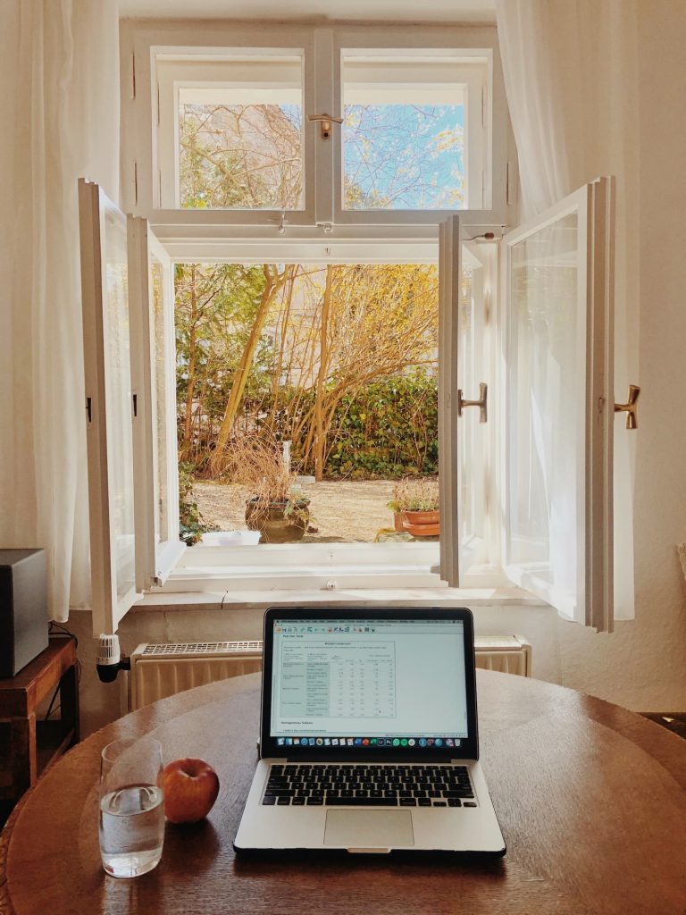 Tips for Working While Travelling Abroad