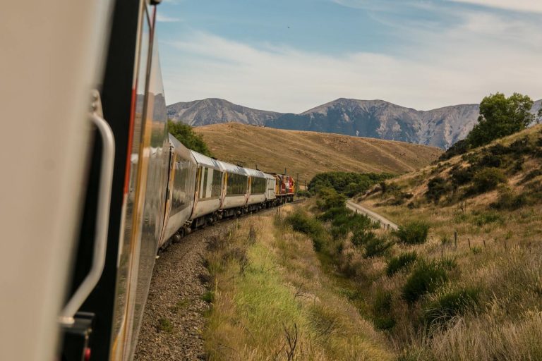 What are the Nomadic Lifestyle Advantages?
